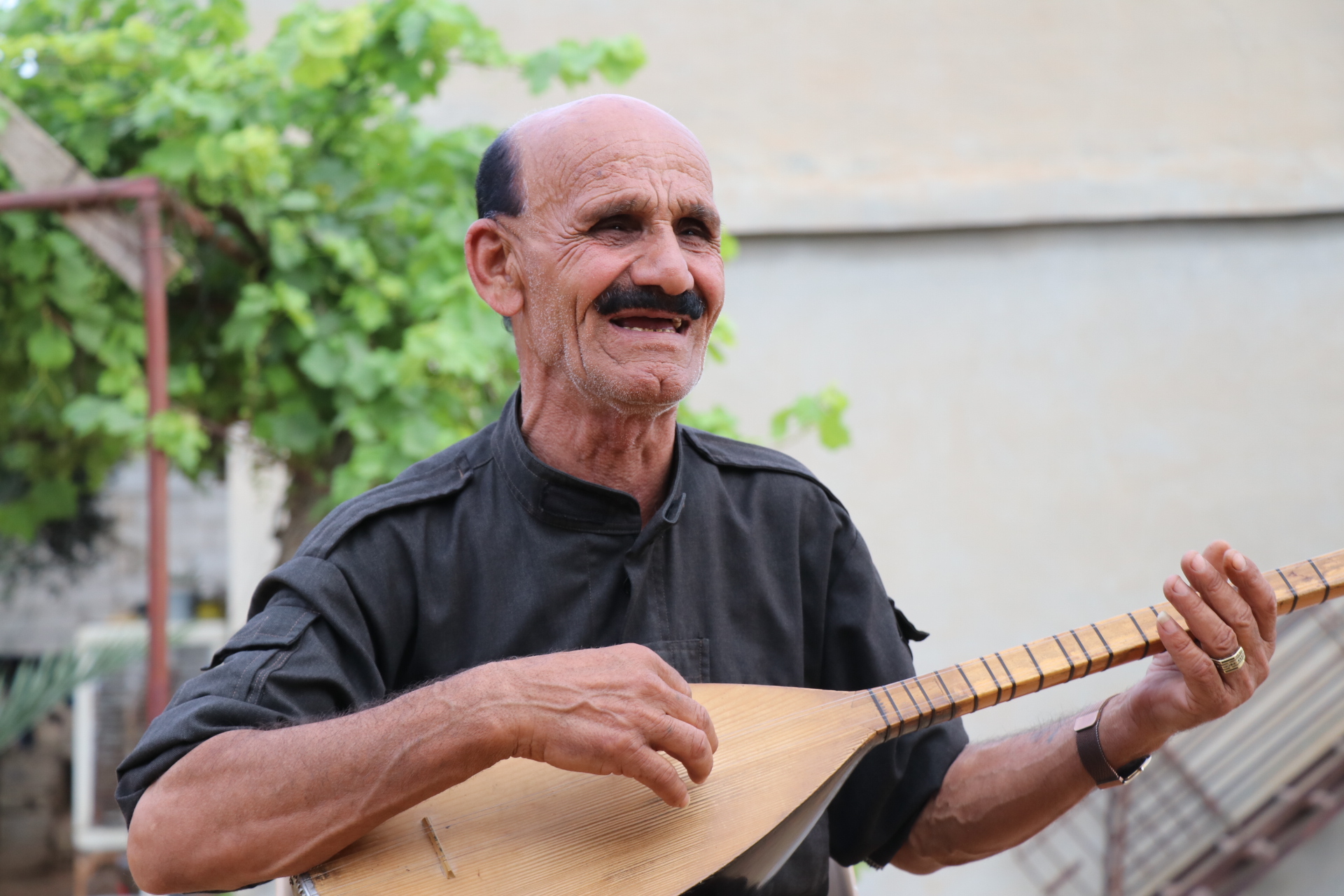 المغنّي أبو فاضل.. صوتٌ من الماضي